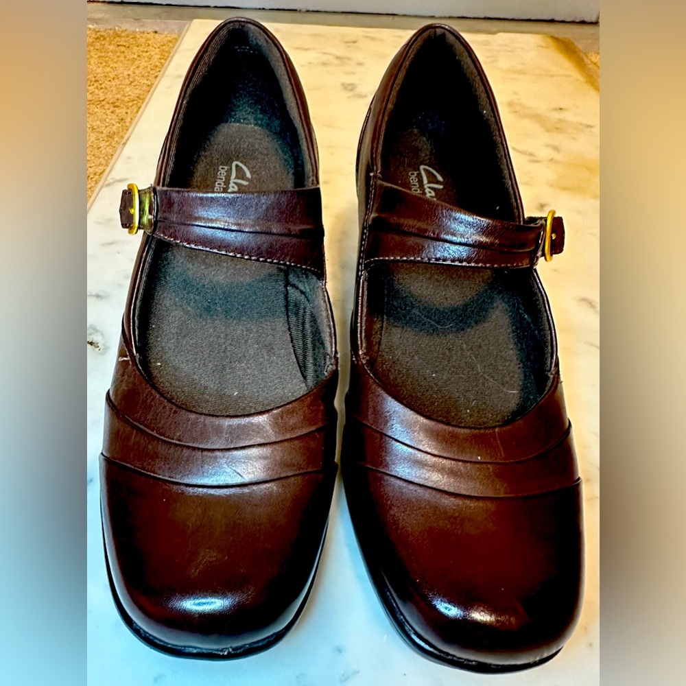 Clarks “Bendables” women’s dark brown leather Mary Janes stacked heel Si…